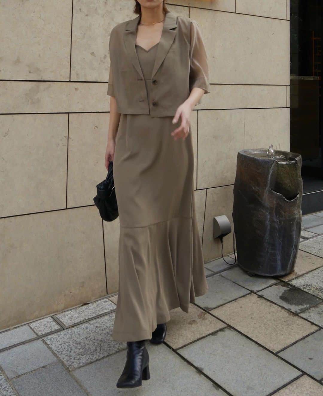 宮本沙恵のインスタグラム：「来週発売のセットアップ🤍🤍 . #myshawty#dress#結婚式コーデ」