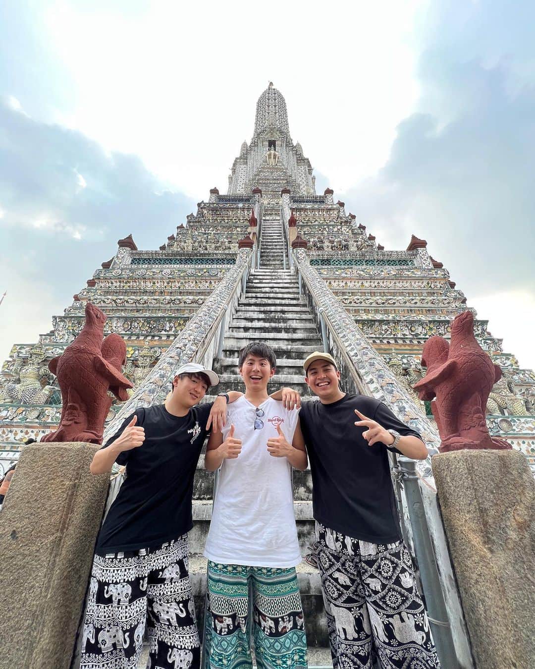 山下智央さんのインスタグラム写真 - (山下智央Instagram)「Waseda Boys World Trip 2023 negara pertama   THAILAND 🇹🇭  #nihongomantappu #mantappujiwa #worldtrip」3月17日 19時06分 - tomoyama32