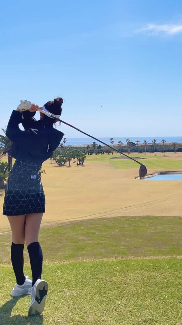 のインスタグラム：「大好きな館山カントリー⛳️ 午後はポカポカで気持ち良かった日👌  この日は2023年10回目のラウンドでようやく80台で回れました🥹 館山以外でも良いスコアで回れる日は果たしてくるのだろうか🥹  そしてリールの音が上手く合わせられない🥹  #ゴルフ女子 #ゴルフ #golf #golfswing #ゴルフスイング #館山カントリー #골프스윙 #golflife #ゴルフ練習 #ゴルフ男子 #ゴルフシーズン」