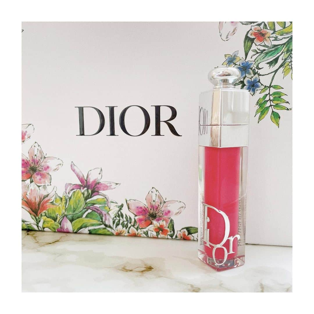 川本愛彩さんのインスタグラム写真 - (川本愛彩Instagram)「. #dior のリップ💄  春らしくて とてもKawaii♡ ありがとう💋 . . . #dior #make #lip #ホワイトデー  #ぷっくり唇 #色かわいい #箱かわいい」3月17日 19時16分 - aya_s.collection