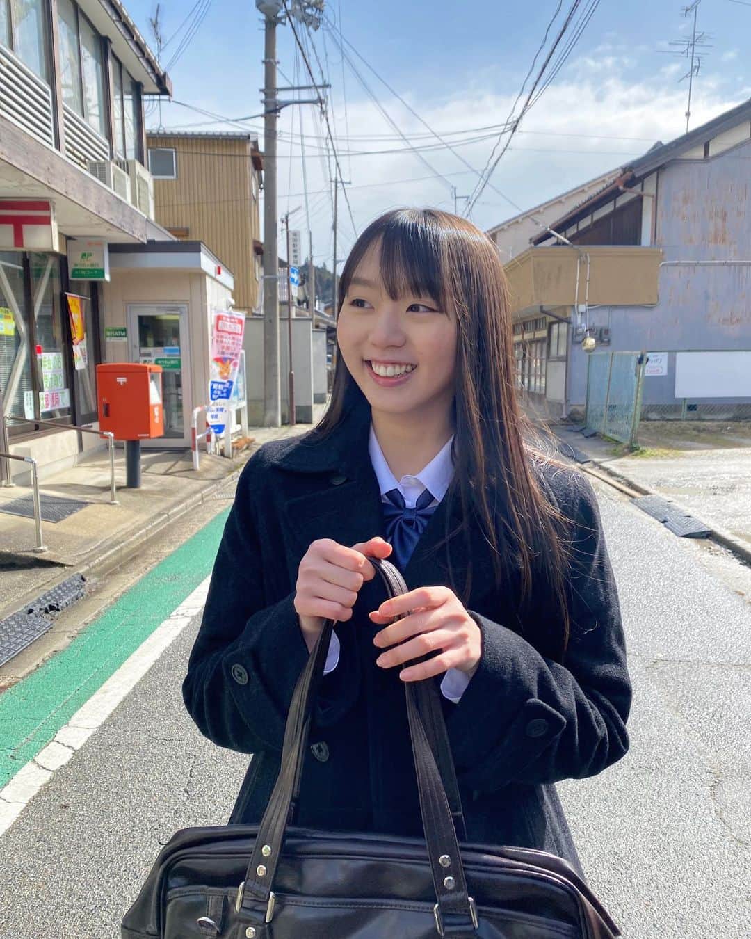のインスタグラム：「『B.L.T.graduation2023高校卒業』発売中！ 　 　  オフショット📸  雪降ってて、寒かったけど楽しかったなぁ〜☺️」