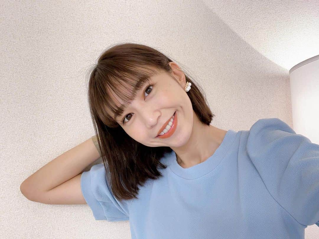 夏江紘実のインスタグラム：「. 最近勝手に春気分？夏気分？で 半袖着ちゃう😌💙💙💙 . んー、まだ早い😌💙 . .」