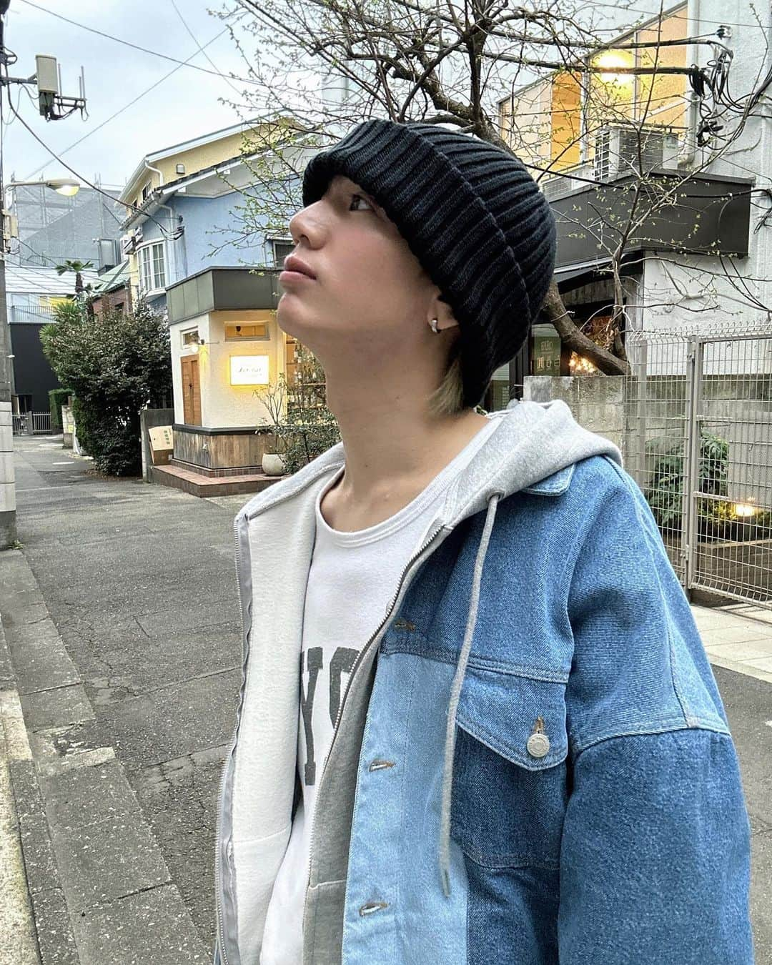 石黒慎太郎のインスタグラム：「⁡ 髪セットめんどいので9割なにかしら被ってます そろそろ髪色変えたい気持ちです」