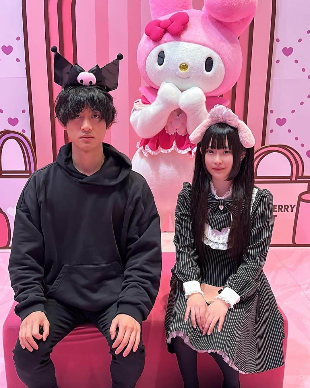 かっつーのインスタグラム：「ゼパちゃんとサンリオピューロランドに行きました  #サンリオピューロランド #はんぎょどんと繋がりたい #キティちゃんでもいいです」