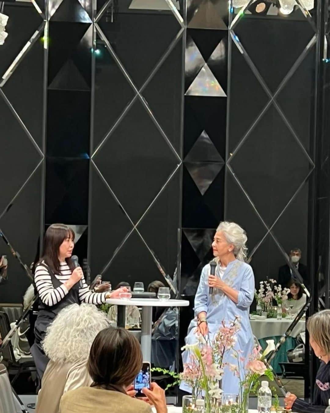のインスタグラム：「本日🎤神奈川、みなとみらいにありますThe Kahala Hotelで「素敵なあの人」の神下編集長と20分トーク☺️をさせていただきました🎤同世代の素敵な皆様に会う事が出来て本当に嬉しいです❣️お疲れ様でした🥰ありがとうございました❣️  「Sutekina Anohito Magazine」tea party gathering at The Kahala Hotel in Kanagawa, Minatomirai🍵🍪I was especially super excited to meet all the lovely ladies of this particular age group❣️🧁Thank you so much for having me💕❣️  🕊️Peace & Kindness, may all your dreams come true🕊️  @sutekinaanohito_tkj  #thekahalahotelandresortyokohama」