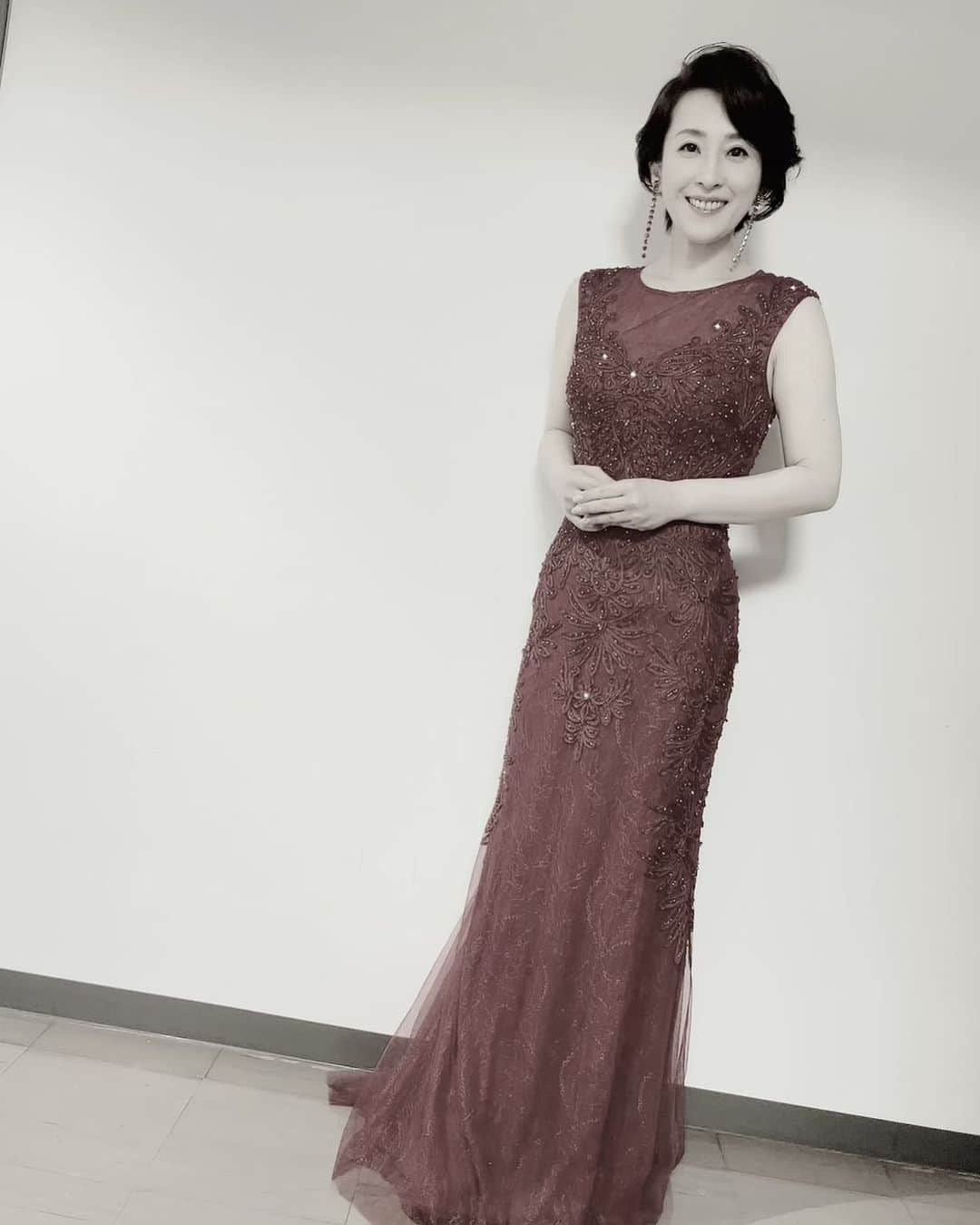 水田竜子さんのインスタグラム写真 - (水田竜子Instagram)「🎤🎤🎤 昨日の 「新BS日本のうた」収録中の私。 ・ 歌のイメージに合わせて 選んだドレスは結構お気に入りです❤︎ ・ ・ ・ #水田竜子  #Japan #singer #演歌 #ドレス #ドレスコーデ #新bs日本のうた  #収録中」3月17日 19時46分 - mizuta.ryuko