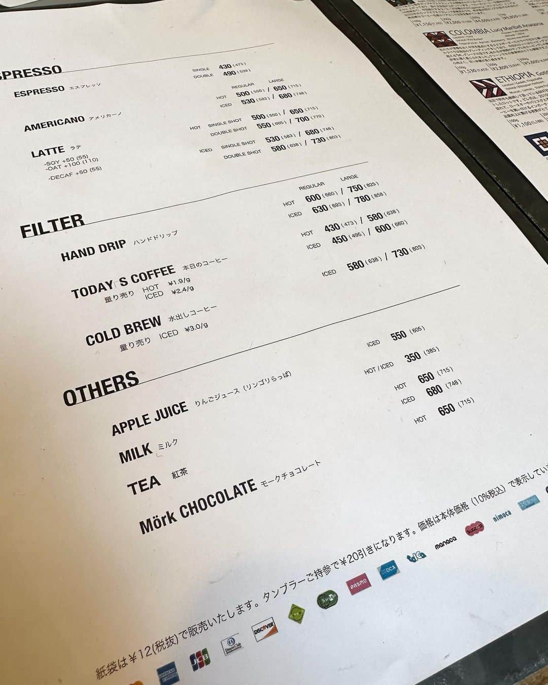 麻亜里さんのインスタグラム写真 - (麻亜里Instagram)「ヴィーガンマフィンやヴィーガンクッキーが買えるコーヒー屋さん☕️ @onibuscoffee   チョコドリンクもソイかオーツミルクに変更することができます♡ はぁ、、ありがたい🥹  ▽私が普段食べるおやつ達はこちら #麻亜里のおやつ」3月17日 19時43分 - maari.0108