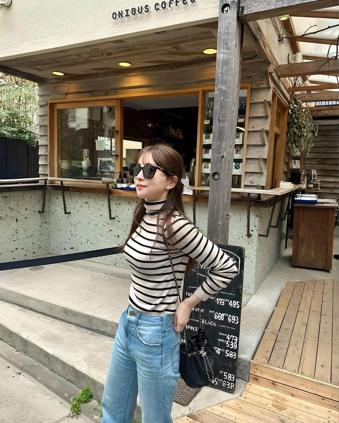 麻亜里さんのインスタグラム写真 - (麻亜里Instagram)「ヴィーガンマフィンやヴィーガンクッキーが買えるコーヒー屋さん☕️ @onibuscoffee   チョコドリンクもソイかオーツミルクに変更することができます♡ はぁ、、ありがたい🥹  ▽私が普段食べるおやつ達はこちら #麻亜里のおやつ」3月17日 19時43分 - maari.0108
