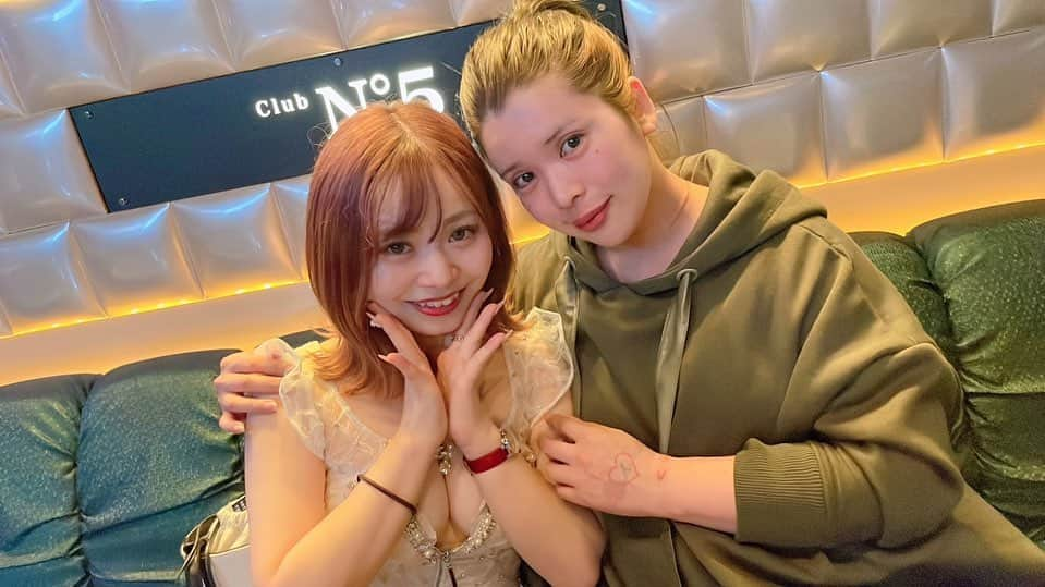 坂口杏里さんのインスタグラム写真 - (坂口杏里Instagram)「ロコスグループがやっている、 【しゃぶ吉】行って来た🙌❤️ お肉がクリーミーすぎて美味しすぎた…店主も優しかった🥺  【club瀬里奈、club No.5】 可愛い女の子大好きでいやされた🥰😍✨ カラオケもできるし、なんせ女の子のレベルバリ高すぎて… みんな良い子で優しかった🥺💕  ロコスグループ様、 いつもありがとうございます😭🙌✨💕 これからも宜しくお願いします🙇‍♀️」3月17日 19時53分 - anridayo33