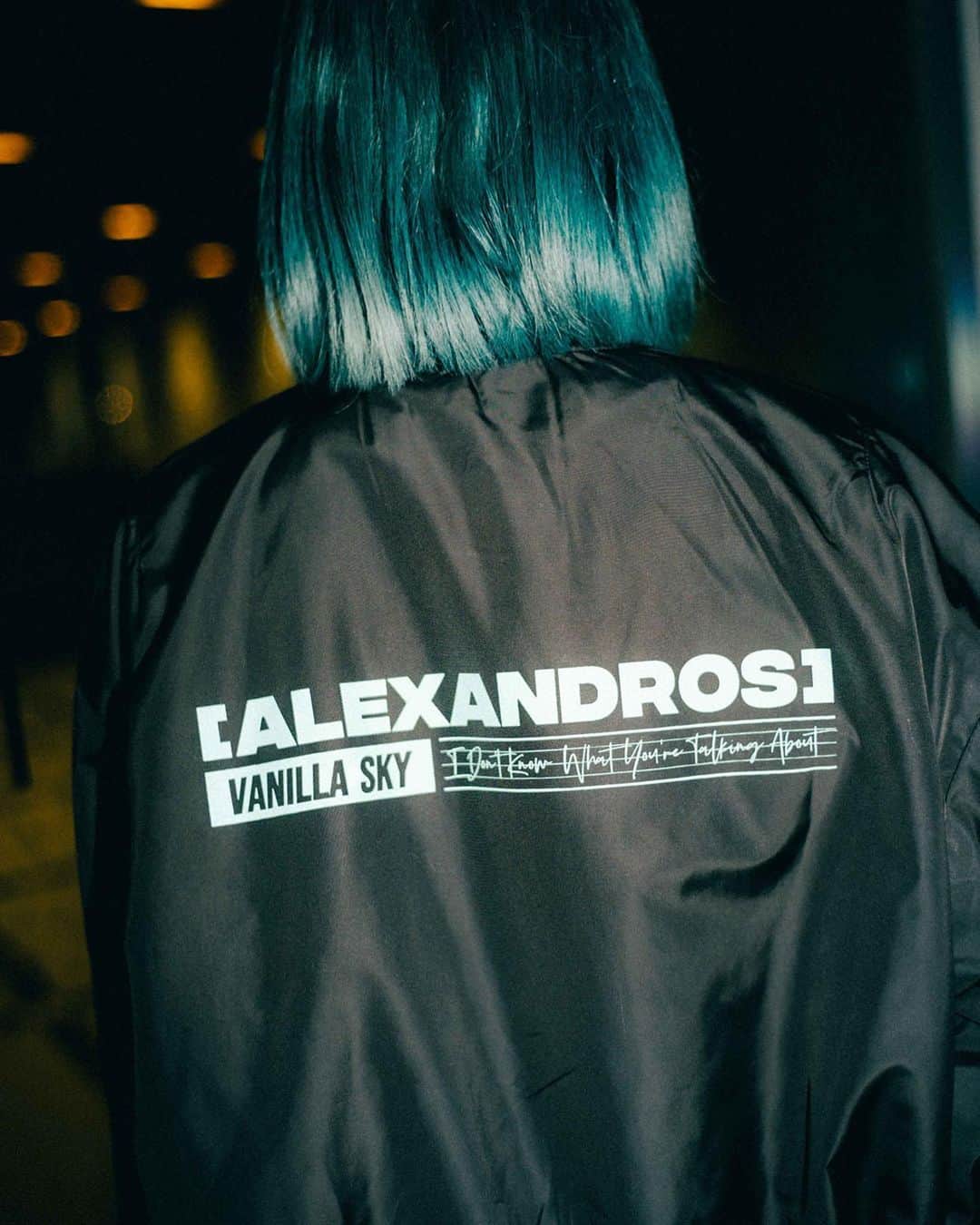[ALEXANDROS]さんのインスタグラム写真 - ([ALEXANDROS]Instagram)「. 👕春フェスグッズ公開👚  3/19(日)のツタロックフェス2023 supported by Tポイントにて販売します✨  ⏬グッズ一覧はこちら⏬ http://alexandros.jp/products  #Alexandros  #グッズ  #ツタロック　 @tsuta_rock_live_official  Model by tomomi  Photo by @renzo1101」3月17日 20時03分 - alexandros_official_insta