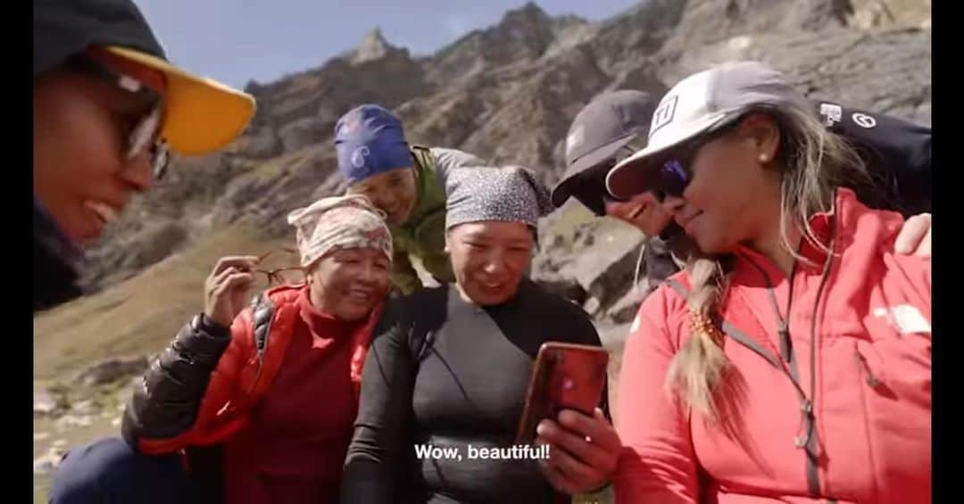 コンラッド・アンカーのインスタグラム：「In Nepali "Didi" translates to big sister. In this short documentary @marion_haerty shares her journey from 4x FreeRide 🏆to snowboarding a peak in Nepal. @dawayangzum is the first woman from Nepal to be an IFMGA guide and is active in empowering woman to climb and trek in Nepal.   The team for Lobuche was woman planned and supported. It's a reflection of DawaYangzum's commitment and expertise.   Sharing the summit and being part of snowboard descent is the apex of the story, yet the happiness is in the process.   @thenorthface_snow @khumbuclimbingcenter @sagarmathanext  #phortse #namchebazar #lobuche #snowboarding #neverstopexploring」