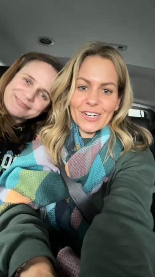 キャンディス・キャメロン・ブレのインスタグラム：「90’s Con live road trip with @andreabarber and @dcoulier」