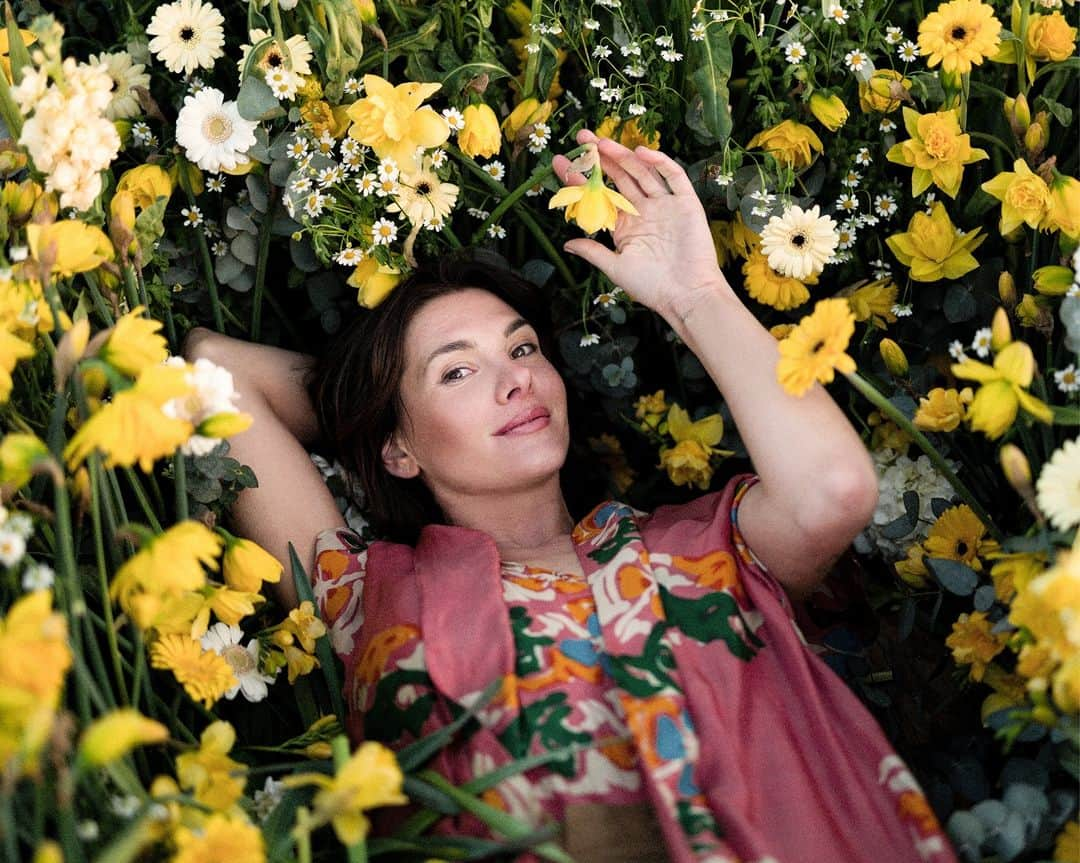 メドモアゼルさんのインスタグラム写真 - (メドモアゼルInstagram)「Enchanted by the poetry of daffodils, offer yourself a moment of contemplation in front of this wonderful manifestation of nature.  Mesdemoisellesparis.com #mesdemoisellesparis」3月18日 6時00分 - mesdemoisellesparis