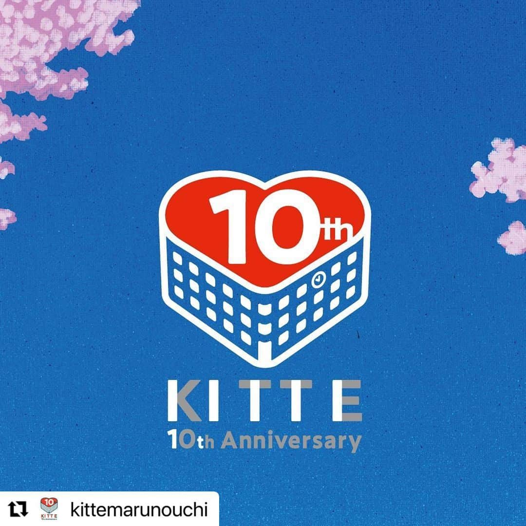 永井博さんのインスタグラム写真 - (永井博Instagram)「#Repost @kittemarunouchi with @use.repost ・・・ 【ＫＩＴＴＥ 10th Anniversary🎉】 ＫＩＴＴＥが3/21(火・祝)で開業10周年を迎えます！  「にっぽんらしさと、あたらしさを。」をコンセプトに、2013年に東京・丸の内に開業したＫＩＴＴＥ。  開業から10周年を迎える今年のテーマは「音楽とアートによるおもてなし」。  10年間の感謝をこめて、イベントや特別企画をご用意してみなさまをお待ちしています✨ ・ ・ ＼10th Anniversaryイベント／  ①開業10周年記念ステージイベント 開業10周年記念公式楽曲を書き下ろしていただいたピアニストの清塚信也さんと、 開業10周年記念キービジュアルを制作していただいたイラストレーターの永井博さんをゲストに迎えたトークショーを開催。 清塚さんには記念公式楽曲を生披露していただきます！  📝第1弾ゲスト：永井博氏さん 3/21(火・祝) 15:00～15:40 📝第2弾ゲスト：清塚信也さん 3/26(日) 15:00～15:40  ※整理券の発券や観覧席のご用意はございませんので、ご了承ください。 ※一部立ち見での観覧は可能ですが、営業前からの場所取りなどの行為は、店舗の営業や、他のお客様のご迷惑となり ますので、ご遠慮いただきますようお願い申し上げます。 ・ ・ ②開業10周年記念装飾「ここから」 開業10周年の祝祭をいけばなで色鮮やかに飾ります。日本伝統文化のいけばなを常に新しく、自由に表現する、草月流が手がけたダイナミックな演出をお楽しみください。  📝期間：3/17(金)～4/2(日) 📝場所：ＫＩＴＴＥ１Fアトリウム ・ ・ ③開業10周年記念POPUP展 永井博さんのPOPUP 展を開催。描き下ろしの新作「ＫＩＴＴＥ春」を始め、開業からのＫＩＴＴＥを振り返る写真も展示いたします。  📝期間：3/17(金)～4/2(日) ・ ・ ④開業10周年記念特別映像 開業から10周年を迎えるこれまでのＫＩＴＴＥを映した「10周年記念公式映像」に加え、10周年記念企画にご参加いただいたピアニスト清塚信也さんとイラストレーター永井博さんのインタビュー映像「10周年インタビューPV」を公開。  📝3/21(火)にＫＩＴＴＥ丸の内公式Instagram（@kittemarunouchi）で「10周年記念公式映像」を公開！お楽しみに。 ・ ・ ・ ＼10th Anniversaryキャンペーン／  ①開業10周年記念キャンペーン・抽選会 期間中、館内の対象店舗でお買い上げ3,000円（税込）ごとに、500円のお買物食事券が当たるスクラッチカードと、抽選会参加券を進呈。抽選会ではＫＩＴＴＥ館内店舗スタッフ厳選のオススメグッズ等の景品が当たります！  📝期間：3/17(金)～4/2(日) ・ ・ ②開業10周年記念エポスカード10％OFFキャンペーン 期間中、エポスカードご利用で10％OFFに！  📝期間：3/20(月)～3/22(水) ・ ・ ※詳しくはＫＩＴＴＥ丸の内公式HPから、特設サイトをご確認ください。 ➡https://marunouchi.jp-kitte.jp/shop/kitte_10th/  #KITTE #KITTE丸の内 #キッテ丸の内 #kittemarunouchi #キッテ #KITTE10THANNIVERSARY  #kitte10thanniversary #周年イベント #アニバーサリーイベント #周年祭 #2023イベント #3月イベント #期間限定イベント #関東イベント #都内イベント #子連れスポット #子供とお出かけ #抽選会 #イベント情報 #おもてなし #丸の内 #東京 #観光スポット #anniversary #omotenashi #marunouchi #japan #japantravel」3月18日 6時13分 - hiroshipenguinjoe