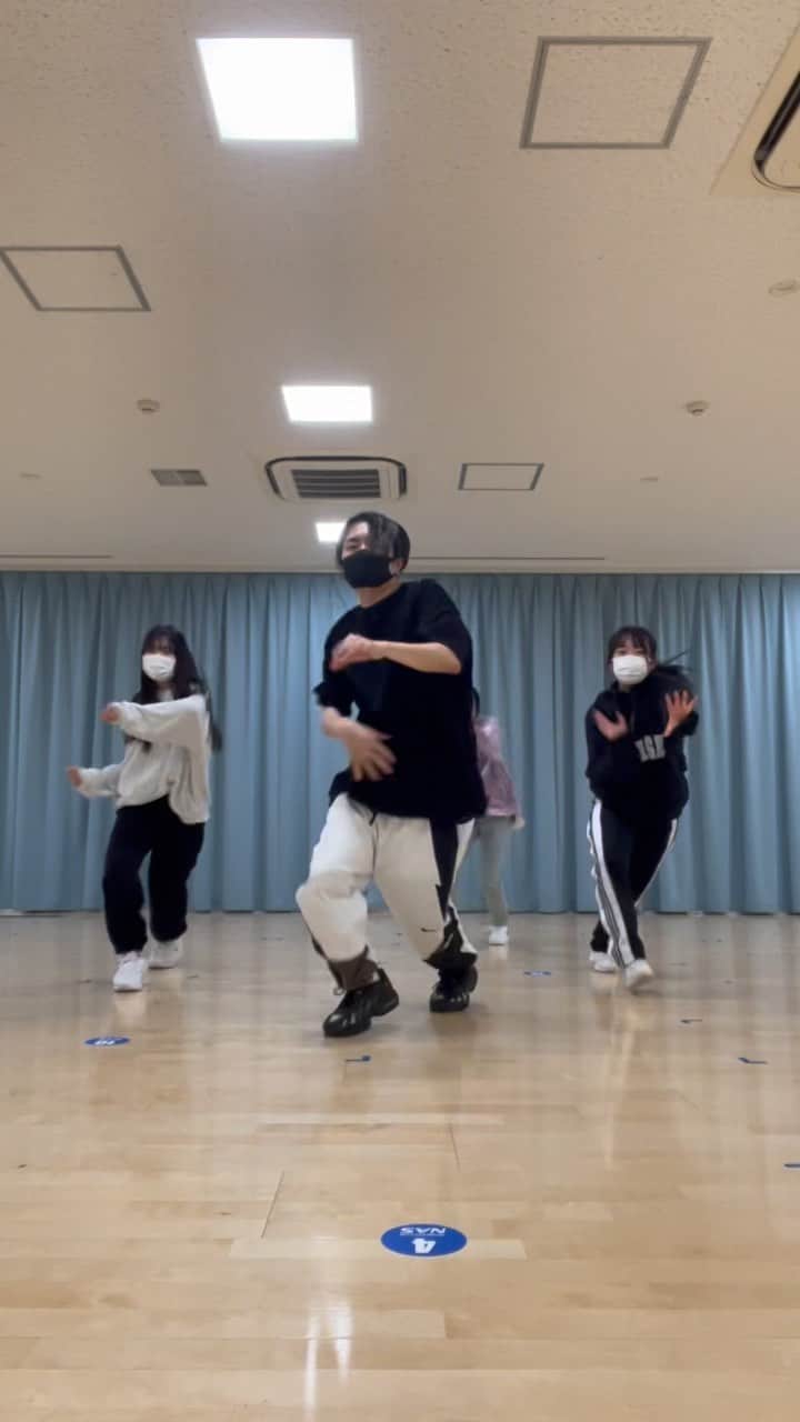 細川優のインスタグラム：「selfish / @ralph_ganesh  choreo by @yuhosokawa   #selfish #ralph #dance  #hiphop #randb #lesson #ダンス #ヒップホップ #ダンスレッスン #choreograph #avexdancemaster #吉本興業 #振付 #yu #細川優」
