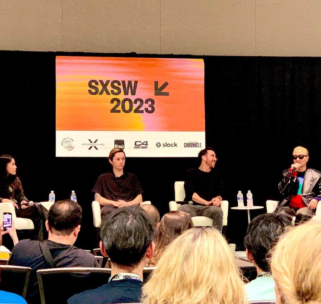 VERBALさんのインスタグラム写真 - (VERBALInstagram)「Great panel at @sxsw with Andy Thelander @activetheory , Diego Prilusky @yoom.iverse , with Michaela Ternanski-Holland as a moderator, speaking on the different possibilities for music and fashion, using volumetric capture technology in the virtual space🦾 Thank you all for visiting SOUNDWAVES.WORLD to check out TERIYAKI BOYZ®︎✌️👽  #サウスバイサウスウェスト での登壇、無事に終了しました！現地にお越し頂いた皆さん、ありがとうございました🙇そしてテリヤキボーイズのバーチャルライブ、チェックして頂けましたでしょうか？これからも実験的にボリュメトリックキャプチャーを駆使した仮想空間でのライブ、展開していけたらと思いますので暖かく見守ってください✌️👽」3月17日 22時05分 - verbal_ambush