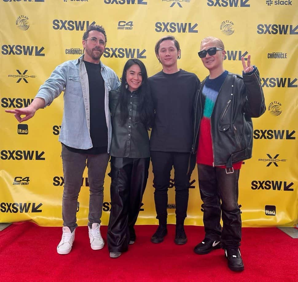 VERBALさんのインスタグラム写真 - (VERBALInstagram)「Great panel at @sxsw with Andy Thelander @activetheory , Diego Prilusky @yoom.iverse , with Michaela Ternanski-Holland as a moderator, speaking on the different possibilities for music and fashion, using volumetric capture technology in the virtual space🦾 Thank you all for visiting SOUNDWAVES.WORLD to check out TERIYAKI BOYZ®︎✌️👽  #サウスバイサウスウェスト での登壇、無事に終了しました！現地にお越し頂いた皆さん、ありがとうございました🙇そしてテリヤキボーイズのバーチャルライブ、チェックして頂けましたでしょうか？これからも実験的にボリュメトリックキャプチャーを駆使した仮想空間でのライブ、展開していけたらと思いますので暖かく見守ってください✌️👽」3月17日 22時05分 - verbal_ambush