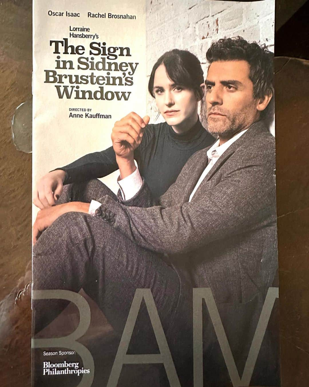 アナベル・ウォーリスのインスタグラム：「Thank you #oscarisaac and @rachelbrosnahan for the most amazing night at @bam_brooklyn   “The Sign in Sidney Brustein’s Window,” written so powerfully by the late Lorraine Hansberry and directed beautifully by Anne Kauffman. A powerful and poignant piece. Congrats to the entire cast…you were all exceptional.  See it if you can.」