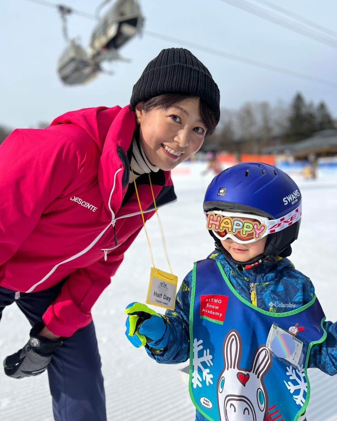 森麻季さんのインスタグラム写真 - (森麻季Instagram)「🎿  今シーズンは4歳の長男がスキーデビューをし、ニセコ、軽井沢、湯沢と3ヶ所行きました  結構スピードも出すし親の方がドキドキしますが本人はスキーが楽しくて仕方がないみたいです 来シーズンはどこに行けるかなぁ  1歳1ヶ月の次男はまだ雪はおっかなびっくり 来シーズンはキッズパークを堪能してもらえたら嬉しいです  #スキー  #🎿 #私も20年ぶりくらいに滑りました #早くも長男に抜かされそうです #家族旅行 #ファミリースキー  #4歳 #年少 #1歳 #1歳1ヶ月」3月17日 22時08分 - maki.mori_m