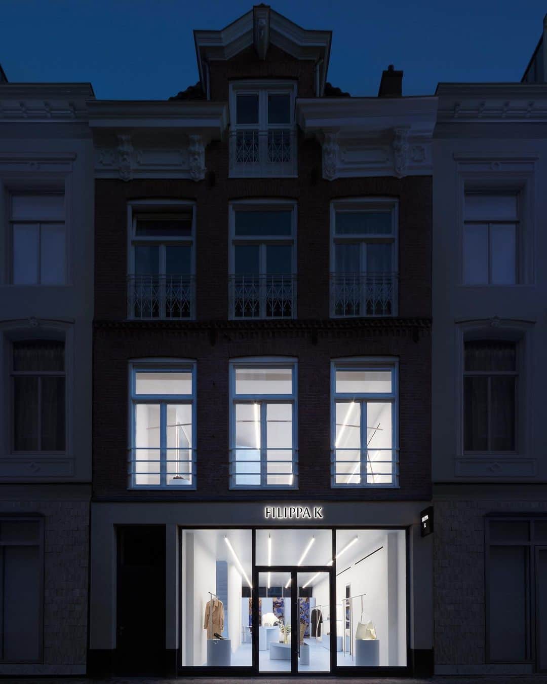 フィリッパコーのインスタグラム：「Night light | Presenting the new Filippa K store in Amsterdam, showcasing the house‘s icy blue hue.  Come visit us at Filippa K, P.C. Hooftstraat 125 for the full experience.  A collaboration with @profan.img Photographed by @studioamosfricke」