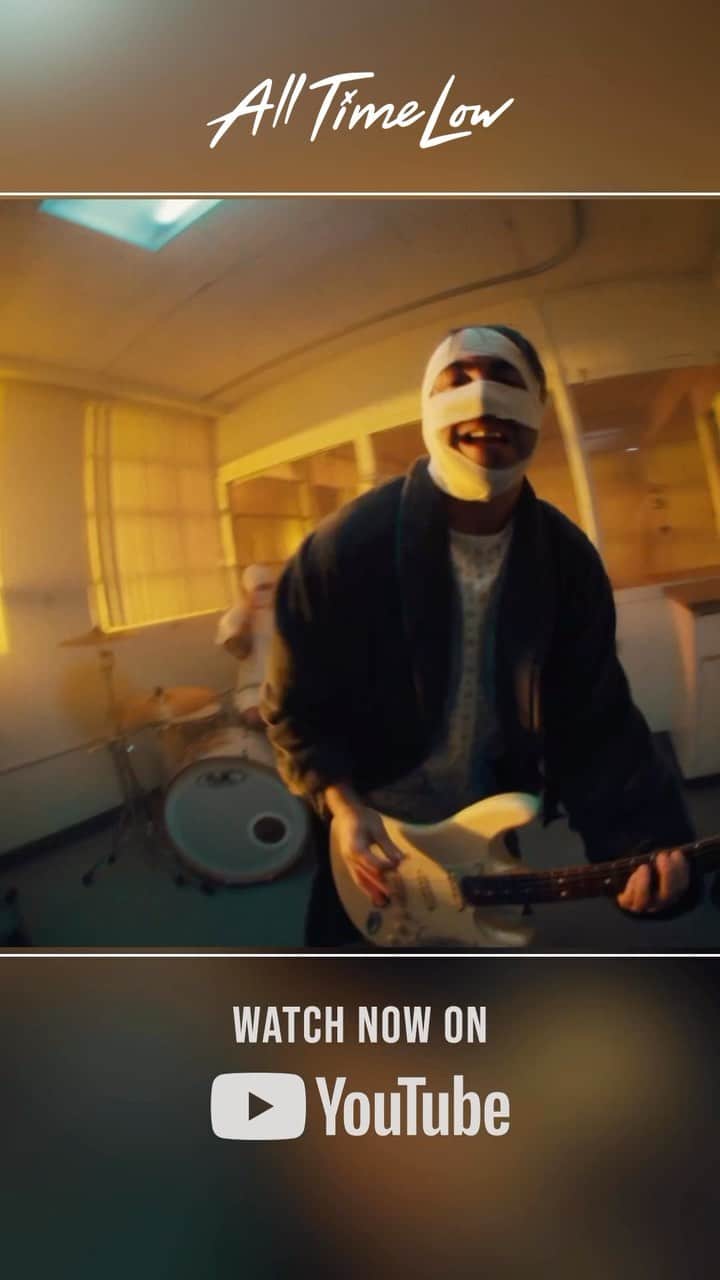 All Time Lowのインスタグラム：「IT’S FREAKING ME OUT THAT YOU’RE NOT FREAKING OUT. The official music video for “Calm Down” is premiering now on YouTube!」