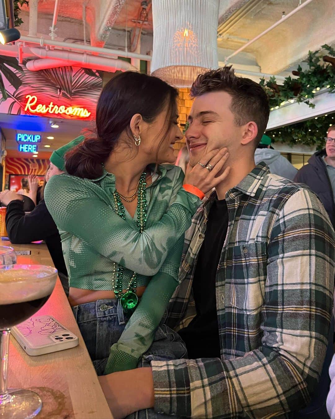 Brooke Marie Hylandのインスタグラム：「how lucky am I 🍀💚🌈」