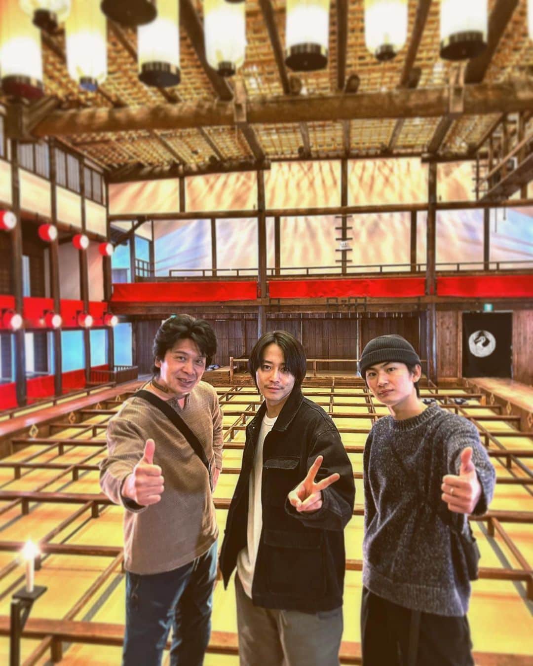 猪野広樹のインスタグラム：「香川公演ありがとうございました。 金比羅山と日本最古の芝居小屋「旧金毘羅大芝居」へお邪魔しました。  人力の舞台装置に唖然。　 いつかここで芝居を見てみたい。  明日から最後の地、博多公演。　抜かりなく！」