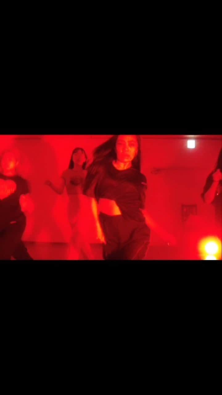 NaNaのインスタグラム：「New Choreo❤️‍🔥❤️‍🔥❤️‍🔥 Put' En Up / Namie Amuro   今年２回目の安室ちゃん🫶💕私の中で今年は安室ちゃんブーム到来🌪️今回はDance tuneで🔥ぜひ踊りましょう❣️  #安室奈美恵 #安室ちゃん #アムロちゃん #Dance #Dancer #Choreo #choreography #choreographer」