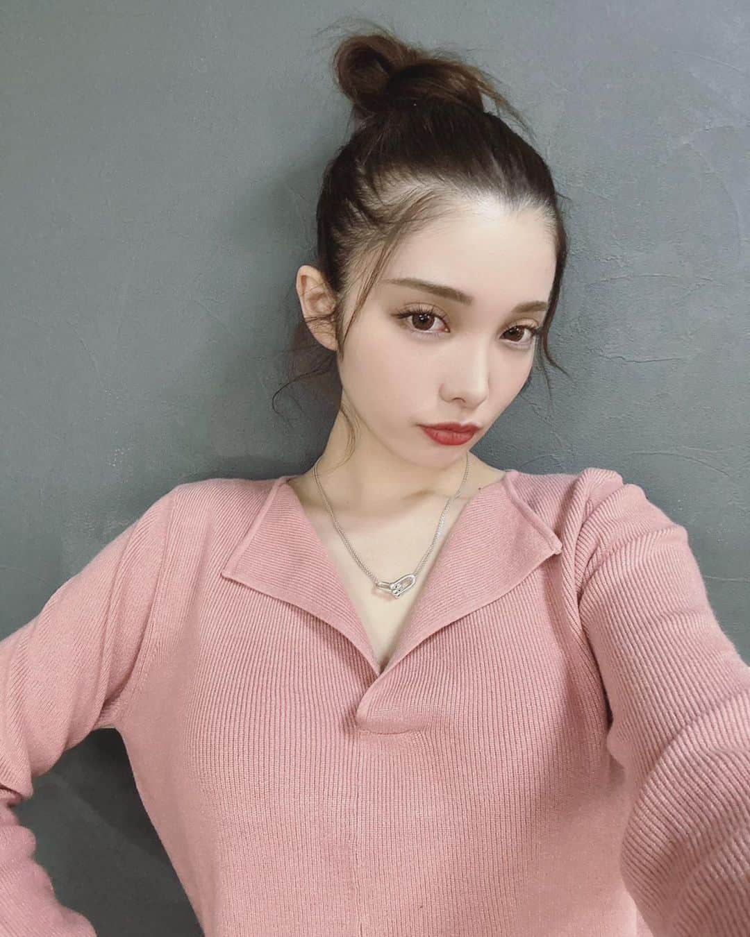 渡辺リサのインスタグラム：「SHEINでお買い物☺️  春服にちょうど良い😇💚  リサが着てる服の商品ID👚 ①枚目→ 12261840 ②枚目→ 11314837 クーポンコード:lisa1431  👇👇  割引率：お買い上げ金額1～5,999円まではセール価格より15%OFF、6,000円以上は20%OFFが適用されるよ😘 利用期限：公開日〜3月３1日  #SHEINforAll #SHEIN」