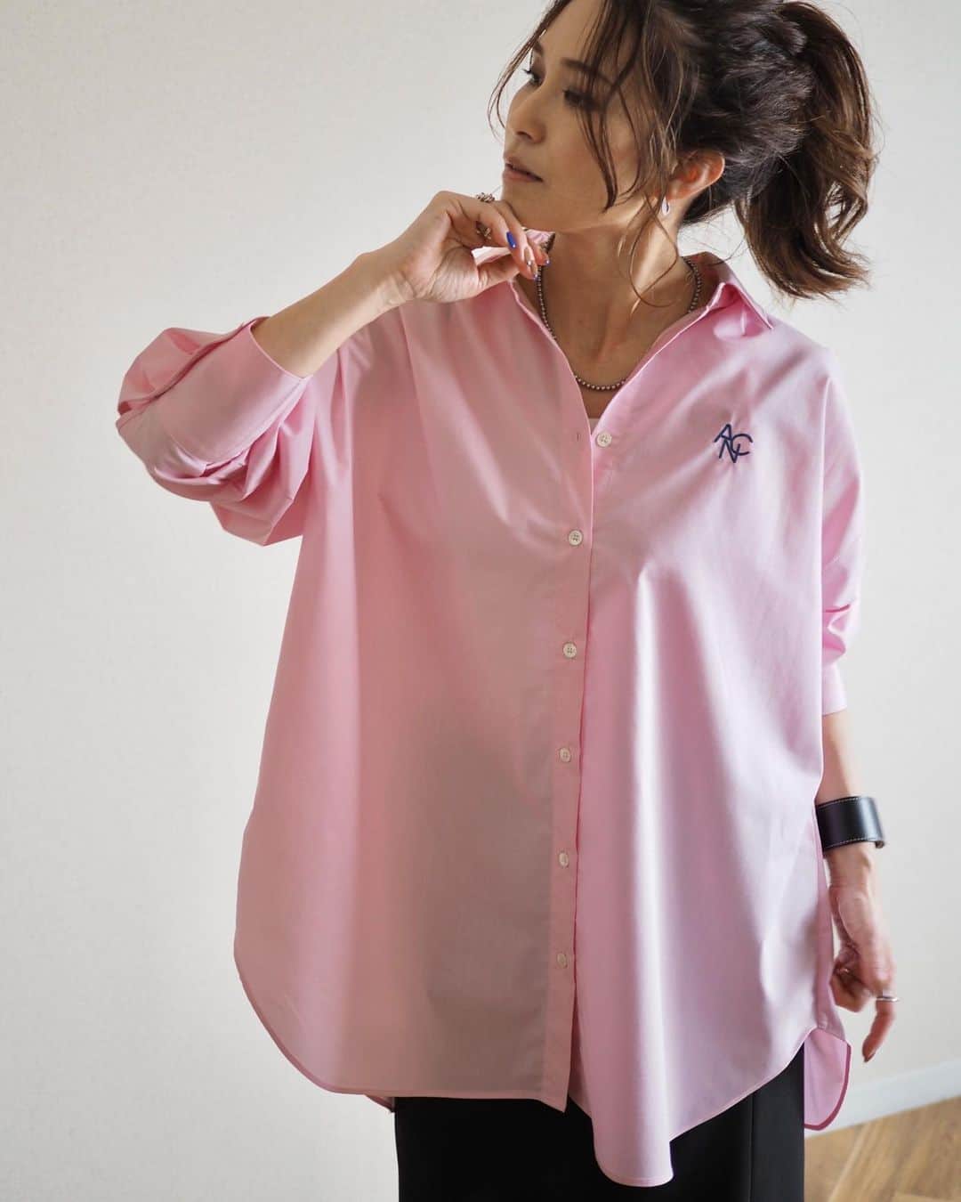 斎藤寛子さんのインスタグラム写真 - (斎藤寛子Instagram)「春シャツ🌸  ▶︎ANC Simple Shirt Second  大好きなシャツの季節がやってきた🌿😊🌸  ノンアイロンでシワにもなりにくいシャツ、最高に扱いやすい！  shirts #anieca @anieca_official」3月17日 23時34分 - hiroko4life