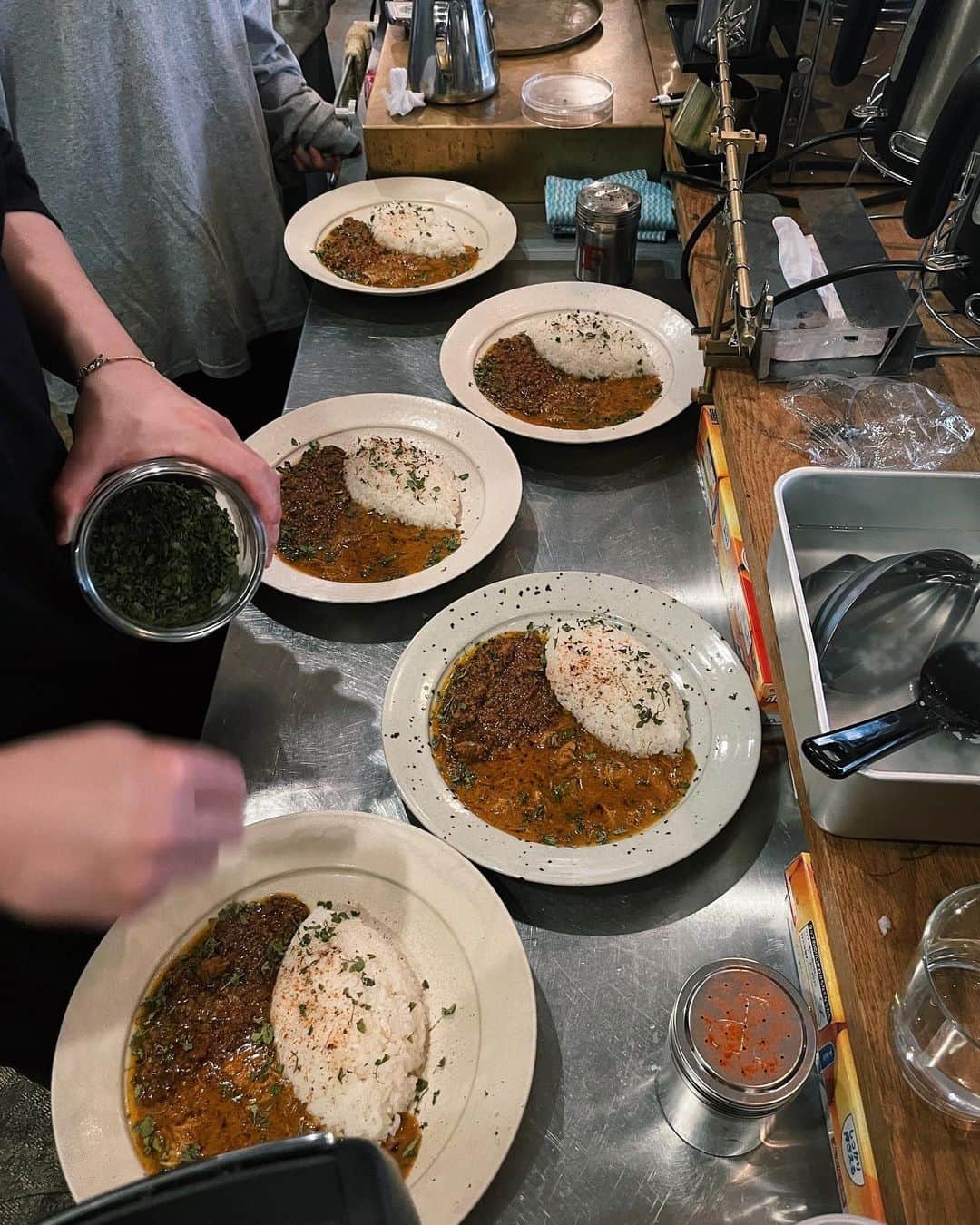 吹春友介のインスタグラム：「⠀ 名古屋ありがとうございました✌︎ 明日は横浜です👨🏻‍🍳楽しみ〜おやすみなさい😪👏」