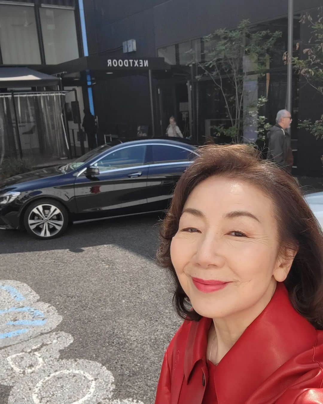 のインスタグラム：「夫婦でモデル！！？ ちょっと照れる😳💦 でも、綺麗にしてくれて嬉しかったな。 初めてのスタイリストの間山雄紀さん。メーキャップアーティストの奈良裕也さん。お二人とも引っ張りだこの人気者。 さて、どんな仕上がりになるんだろう。 詳細はまた後日に。 いくつになっても、おしゃれは楽しいわ。 #夫婦で撮影 #村井國夫 #音無美紀子」