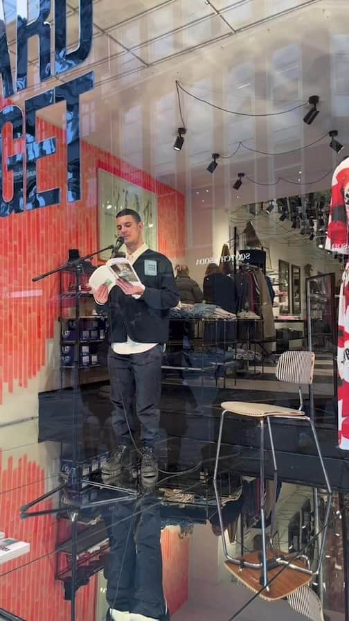 マッツノーガードのインスタグラム：「@caspareric performed live in @norgaardpaastroget and read from his new book “Nye Balancer” (New Balances). Caspar Eric will be live again today at 16.30.」