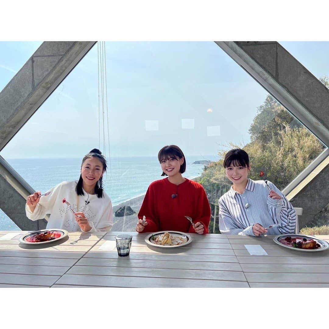 安藤モモ子のインスタグラム：「明日✨ 3月18日(土)9:30〜14:00 放送 TBS「王様のブランチ」 @brunch_tbs   週末トラベルのコーナーは、高知県😆  「春の高知、大自然&ご当地グルメ満喫旅」 リポーターの松元絵里花さん、冴木柚葉さんと一緒に、 高知のおでかけスポットをご案内させていただきました🌈  高知では放送がなーーーーーーーーい🤣🙏 　 高知県外の皆様✨ぜひご覧ください☀️  #王様のブランチ #週末トラベル #高知県 #高知」