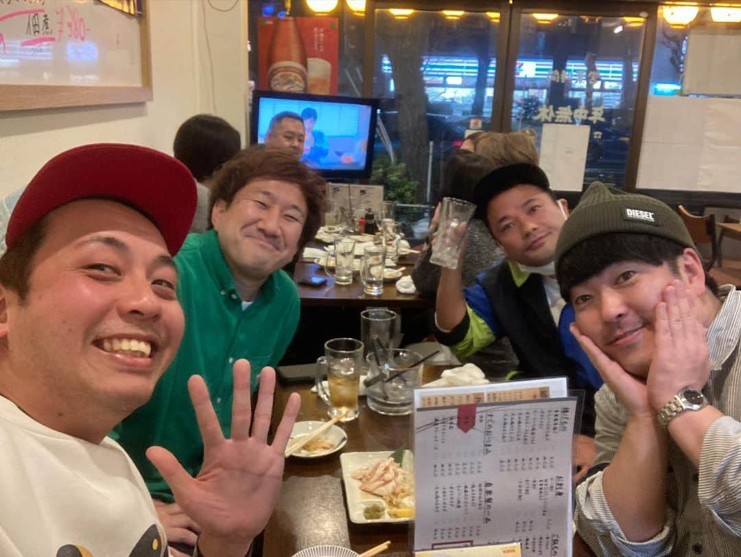 てっぺいさんのインスタグラム写真 - (てっぺいInstagram)「先日、ジョイマン池谷さんと天狗横山さん、GO!皆川と飲み！ 3月誕生日の横山さんと皆ちゃんを池谷さんがお祝いしている場に呼んでいただきました！ 優しい先輩方！！ #ジョイマン池谷 さん #天狗横山 さん #go_皆川」3月18日 0時19分 - nice_teppee