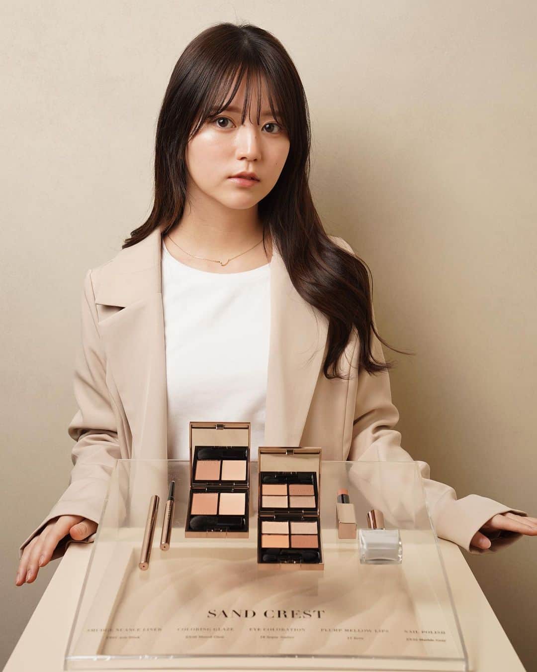 八瀬尾蘭のインスタグラム：「LUNASOL　2023Spring＆Summer “DRY LAND” #LUNASOL #DRYLAND #ルナソル #eyeshadow #eyecoloration #smoothclearpowder #mellowfitbalm」