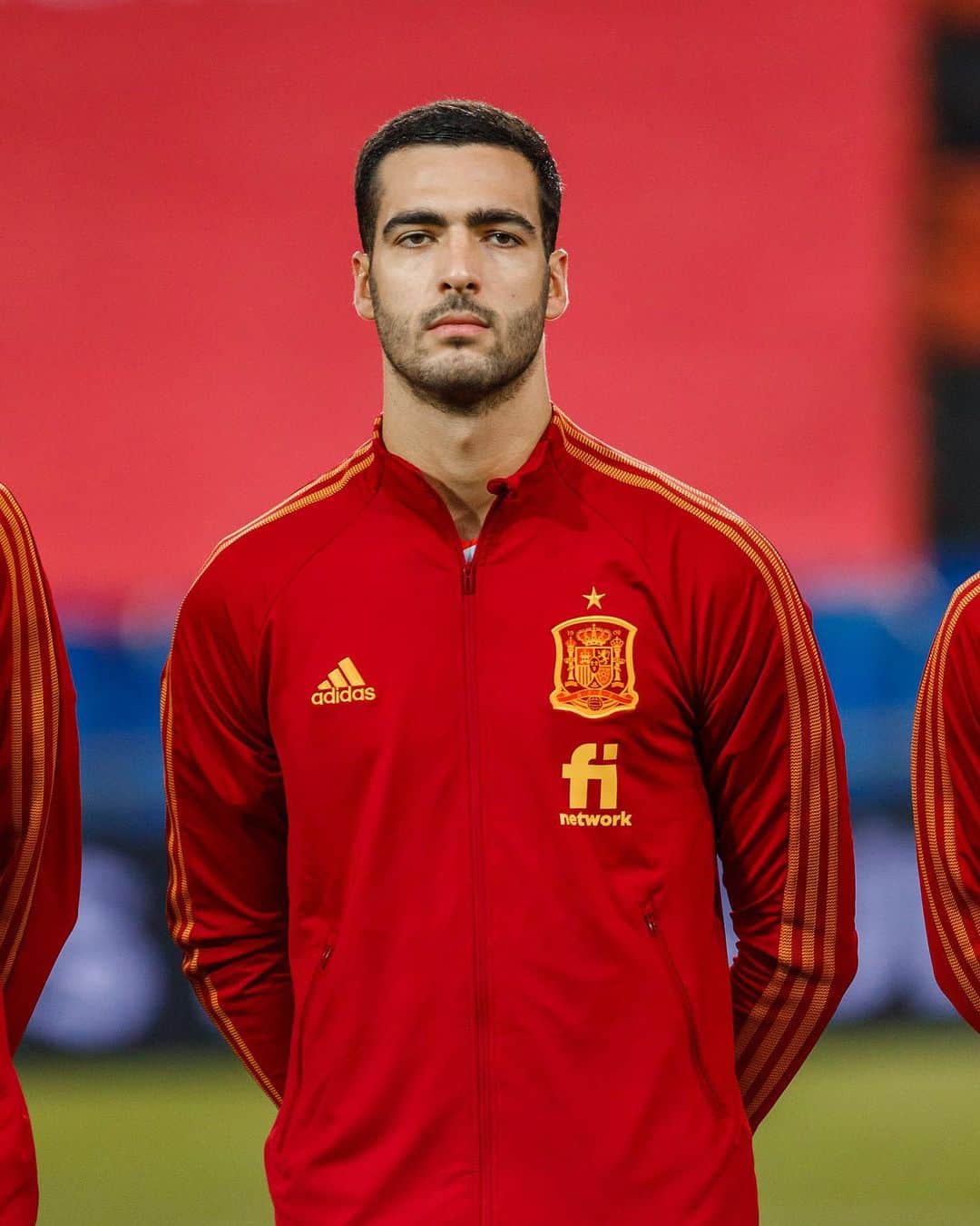 ミケル・メリノのインスタグラム：「Muy contento de estar de vuelta! @sefutbol  Un orgullo siempre! 💪🏽🔴」