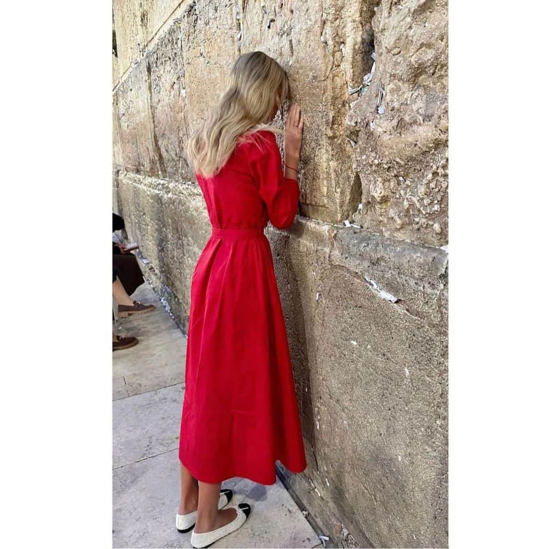 イヴァンカ・トランプのインスタグラム：「Sunrise prayers at the Western Wall 🇮🇱♥️」