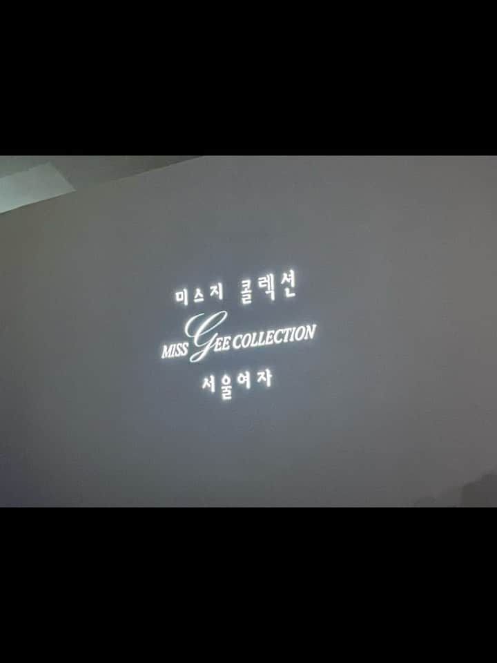 ユジンのインスタグラム：「로희와 첫 패션쇼 관람~! #서울패션위크 #미스지컬렉션 #딸래미랑데이트」