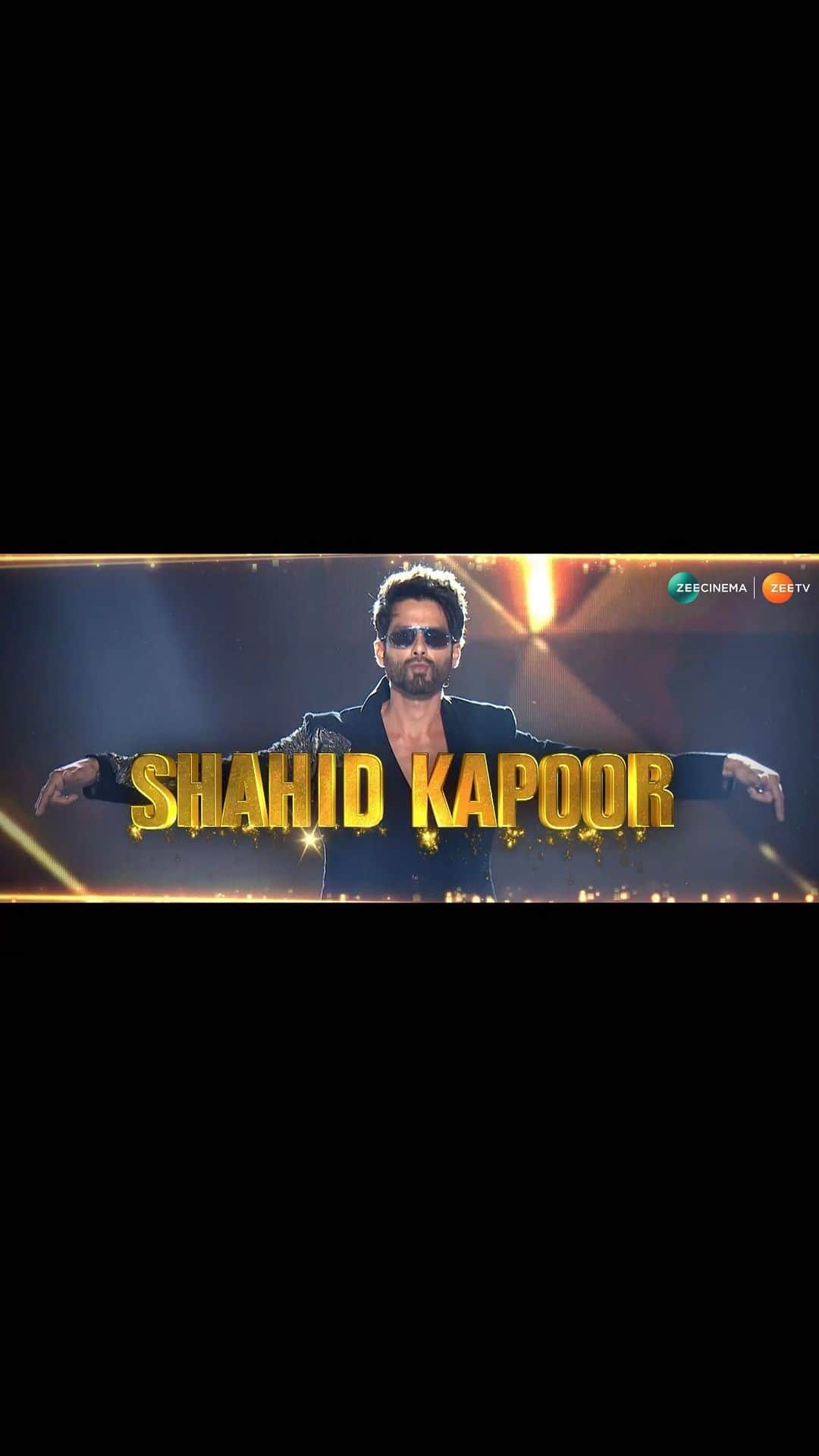 シャーヒド・カプールのインスタグラム：「20 golden zabardast years and counting 💫 Watch the Maruti Suzuki Arena presents #ZeeCineAwards2023 on Saturday, 18th March at 7:30 PM on #ZeeCinema and #ZeeTV. @zeecineawards @zeecinema @zeetv #FirstOnTV #ZCA2023 #MarutiSuzukiArenaZCA #AlagLevel」