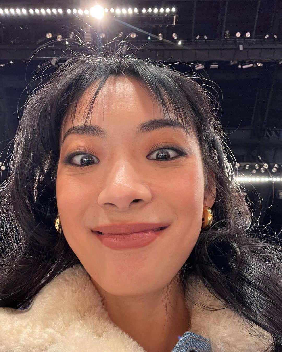 リナ・サワヤマさんのインスタグラム写真 - (リナ・サワヤマInstagram)「had the BEST time at @brooklynnets !!!!! sitting court side ???????????? shooting t shirts into the audience ??? eating PASTA ????????????  (wearing @coach 💙)」3月18日 1時23分 - rinasonline