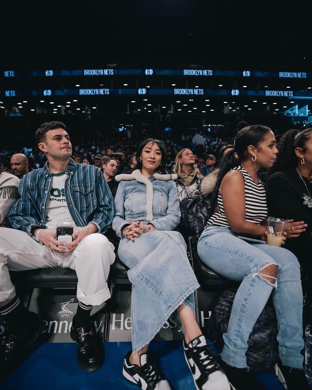 リナ・サワヤマさんのインスタグラム写真 - (リナ・サワヤマInstagram)「had the BEST time at @brooklynnets !!!!! sitting court side ???????????? shooting t shirts into the audience ??? eating PASTA ????????????  (wearing @coach 💙)」3月18日 1時23分 - rinasonline