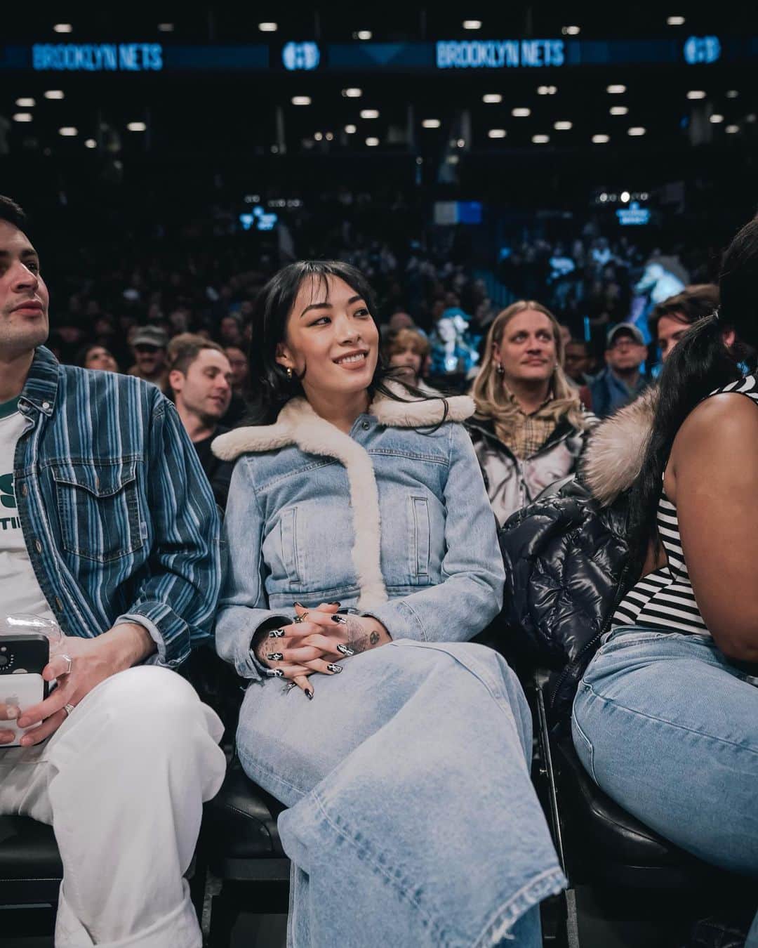 リナ・サワヤマさんのインスタグラム写真 - (リナ・サワヤマInstagram)「had the BEST time at @brooklynnets !!!!! sitting court side ???????????? shooting t shirts into the audience ??? eating PASTA ????????????  (wearing @coach 💙)」3月18日 1時23分 - rinasonline