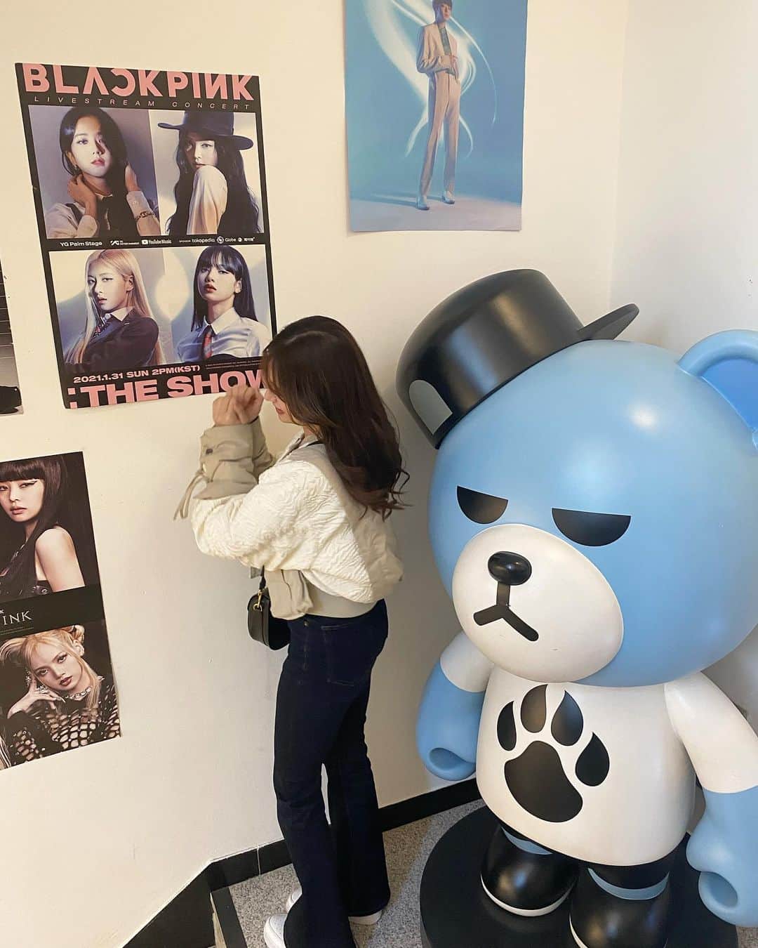 のインスタグラム：「💘  限界オタクの末路😇  拝むことしか出来ませんでした。 ありがとうございます！！！！  幸せでした！！🤍´-  #blackpink #blink #もうすぐライブだね #行く人いる？#会えたら会おうね #東京1日目と大阪2日目いるよ🫢 #推しのいる生活 #推し事 #yg優勝#ygしか勝たん#ygfamily ♡ #渡邊の推し活」