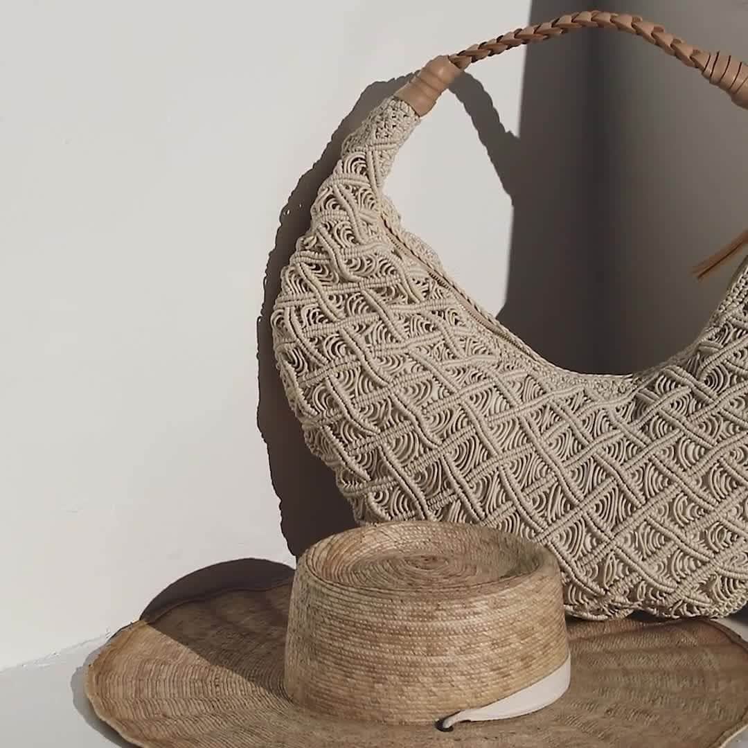 クレオベラのインスタグラム：「The wait is over, the new Hobo Crochet Bag is here!   🤎 Hand crocheted  🤎 Cotton-lined interior zipper closure  🤎 Interior zip pocket  🤎 lined  Shop NOW on cleobella.com!」