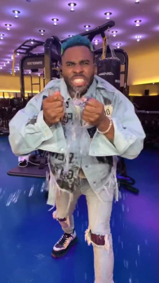 ジェイソン・デルーロのインスタグラム：「🤺 🥷🏾 @oliviamarieg」