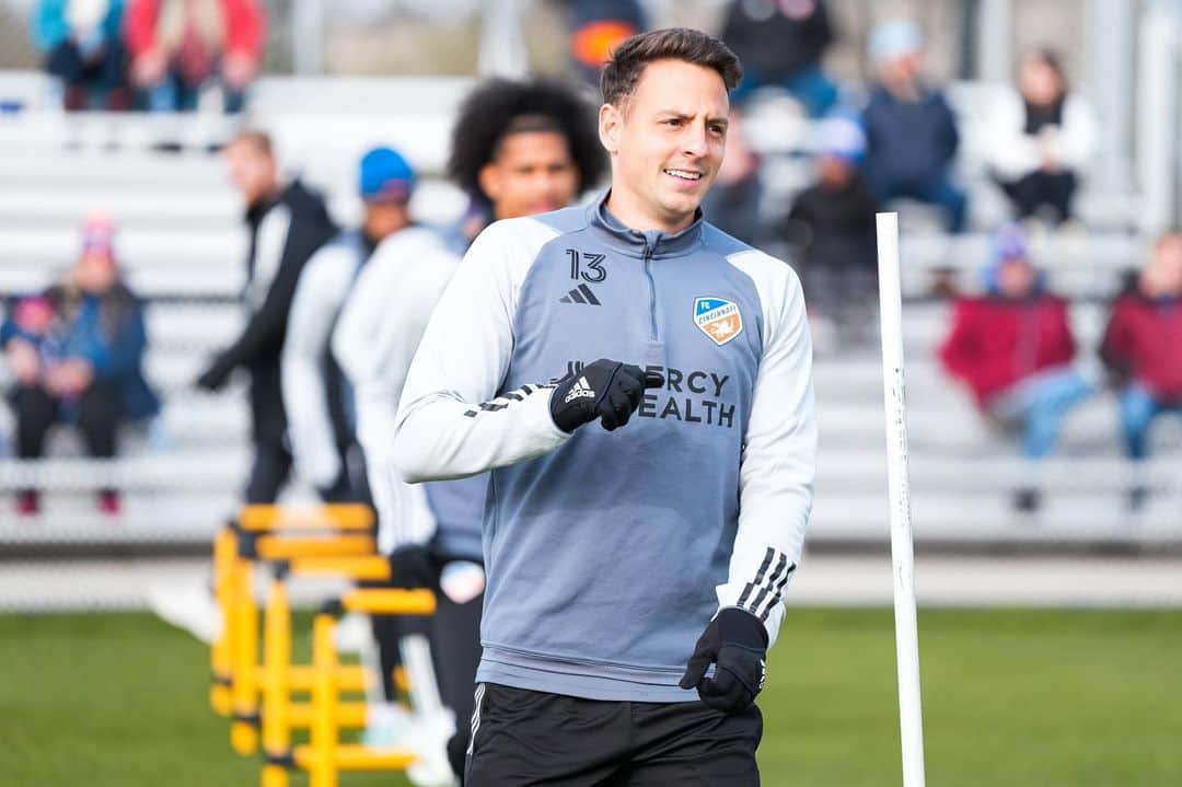 サンティアゴ・アリアスのインスタグラム：「⚽️💪🏼⚽️ #allforcincy 🟠🔵」