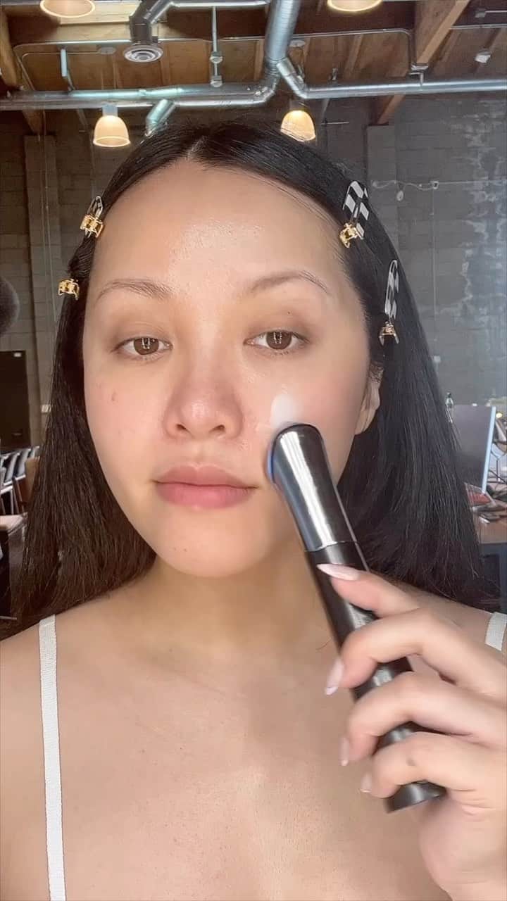 のインスタグラム：「After 1 month of using @medicube_global_official everyday, I can see and feel the difference. It actually works 😍 Loving the results so far. Can’t wait to see how my skin will look after 1 year.」