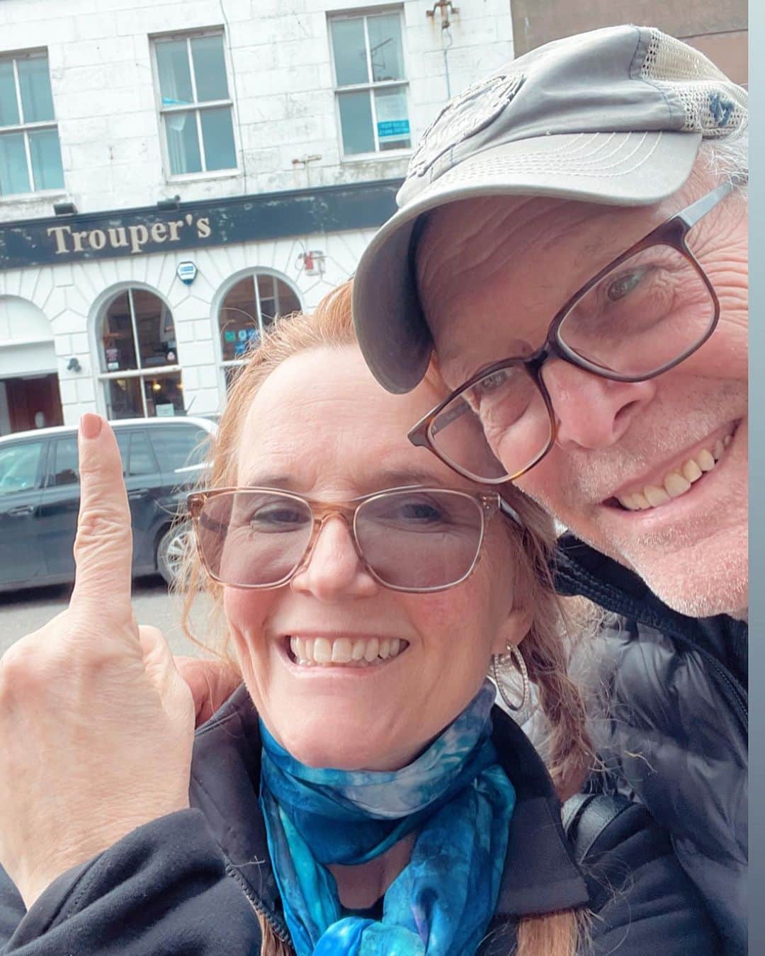 リー・トンプソンさんのインスタグラム写真 - (リー・トンプソンInstagram)「We made it to #scottland on #stpatricksday having the best time!! #aberdeen I love how my job takes me to wonderful new places. #donottarcastle #silverdarlingaberdeen looking forward to @comicconscotlandaberdeen #happystpatricksday toooo you!!」3月18日 4時30分 - lea_thompson