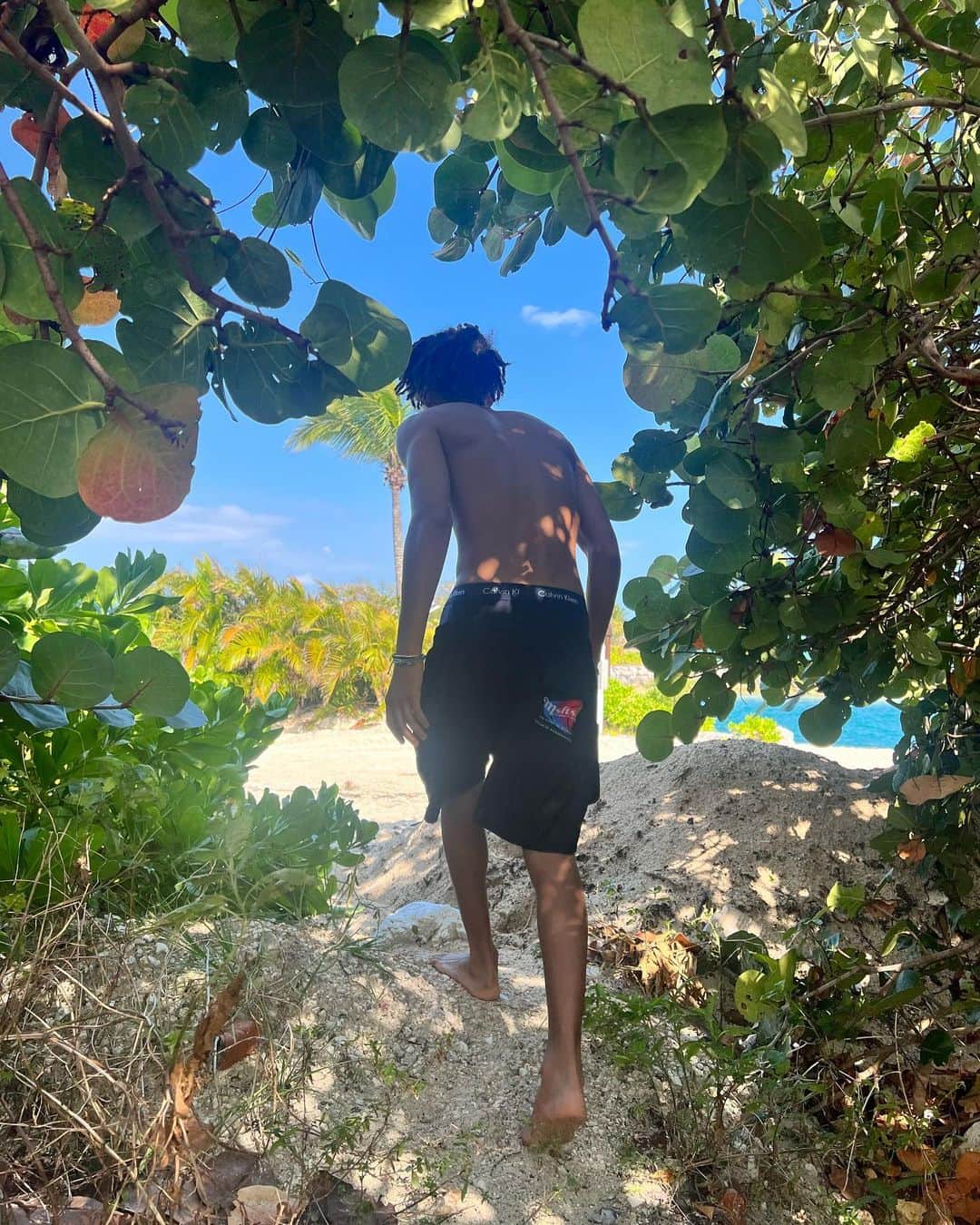 ジェイデン・スミスさんのインスタグラム写真 - (ジェイデン・スミスInstagram)「Finally Made It To The Beach. 🌈 Trippy Summer Adventure #3458」3月18日 4時38分 - c.syresmith